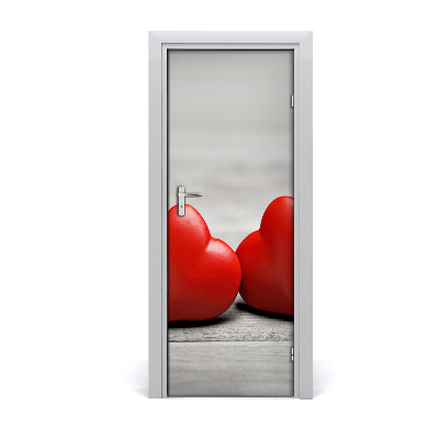 Naklejka fototapeta na drzwi Czerwone serca na drewnianym tle
