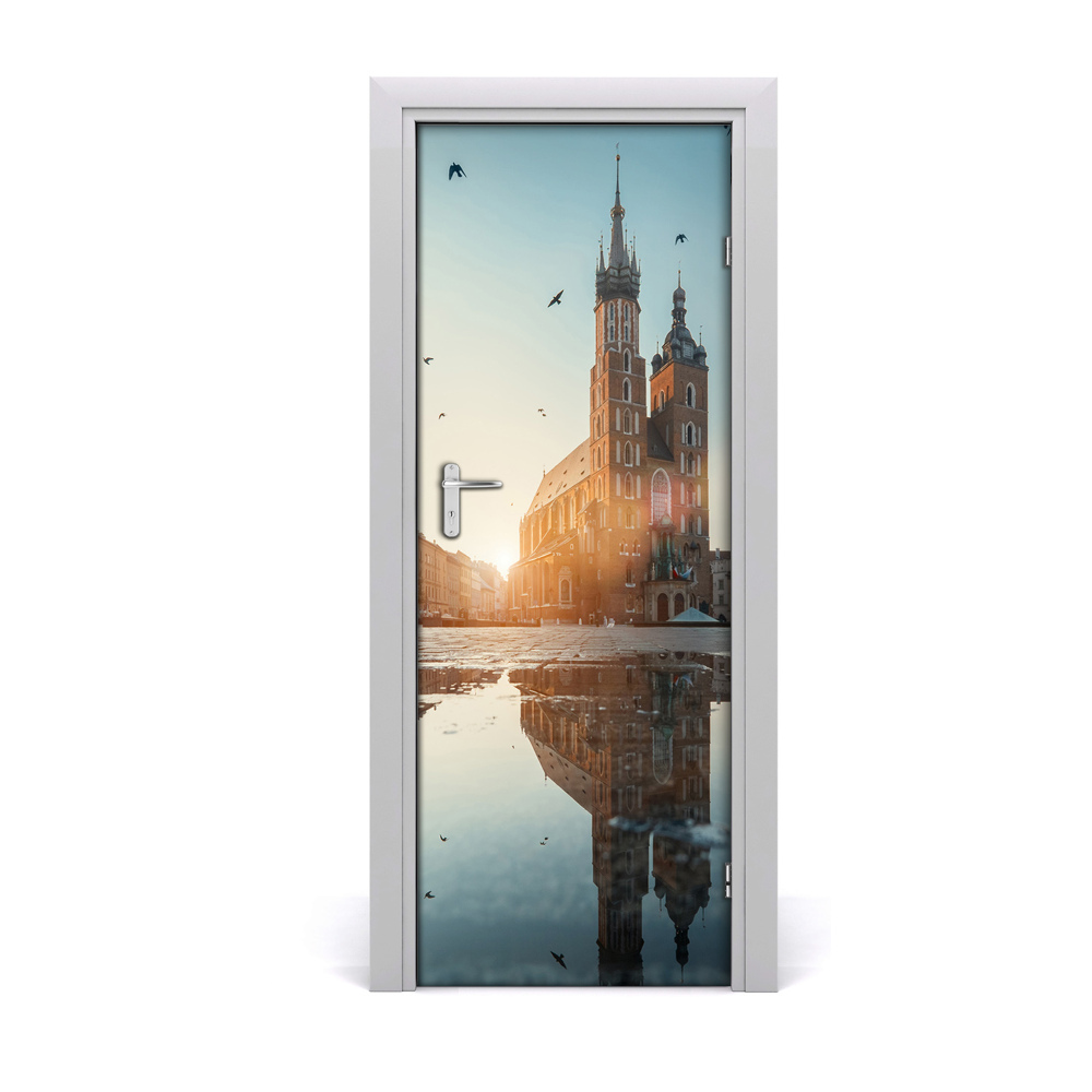 Fototapeta samoprzylepna na drzwi Odbicie w kałuży rynek w Krakowie