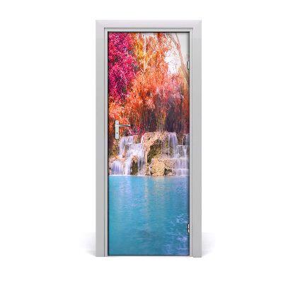 Naklejka fototapeta na drzwi Wodospad w lesie jesienią