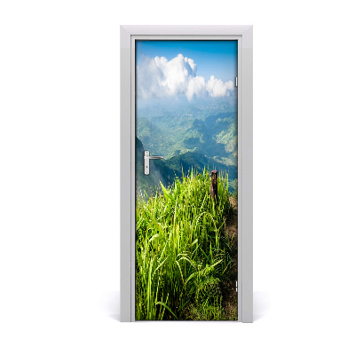Naklejka fototapeta na drzwi Górski szlak zielona trawa