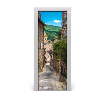 Fototapeta samoprzylepna na drzwi Urokliwa uliczka zielone wzgórza