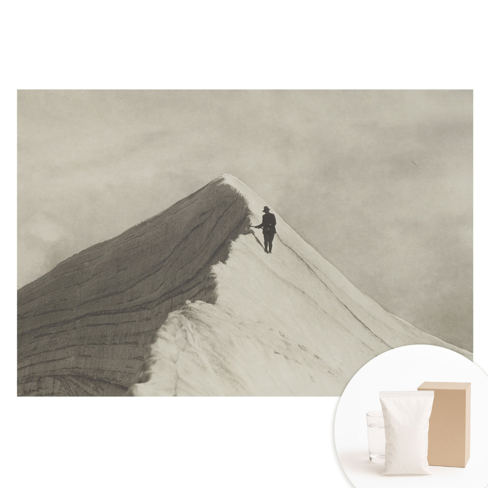 Fototapeta flizelinowa z nadrukiem Górski szczyt i samotny wspinacz