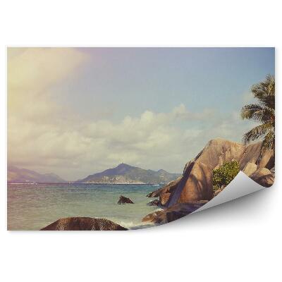 Okleina na ścianę plaża ocean skały rośliny góry niebo chmury Seszele