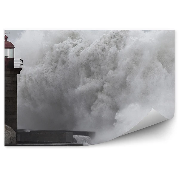 Fototapeta na ścianę Spienione duże fale latarnia morska