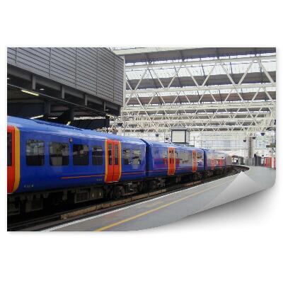 Okleina na ścianę Duży jasny dworzec kolejowy niebieski pociąg
