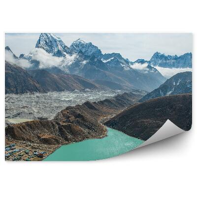 Okleina na ścianę Tafla woda pośród gór krajobraz widok z lotu ptaka