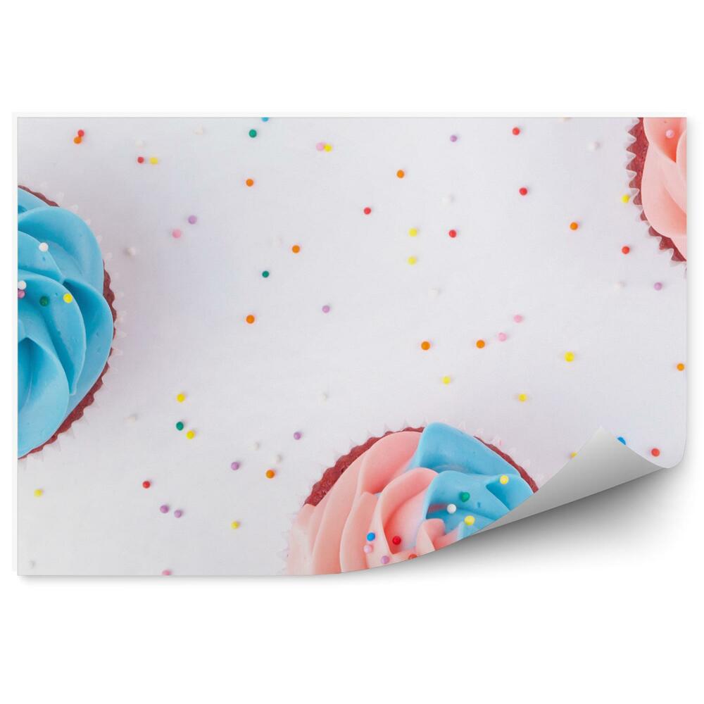 Okleina na ścianę Trzy babeczki kolorowa bita śmietana posypka kulki