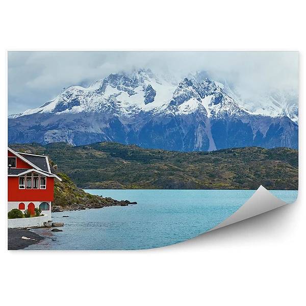 Fototapeta na ścianę Czerwony dom nad jeziorem Pehoe W Torres del Paine