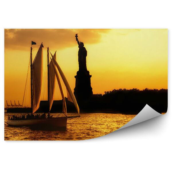 Okleina na ścianę Statua wolności żaglówka woda sepia