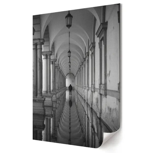 Plakat na materiale polycanvas Samotna wędrówka w monochromatycznym świecie