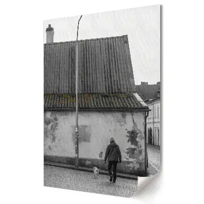 Stylowy plakat na ścianę Spacer w szarości miejskiego krajobrazu