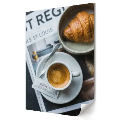 Obraz na płótnie Poranna kawa z croissantem i gazetą