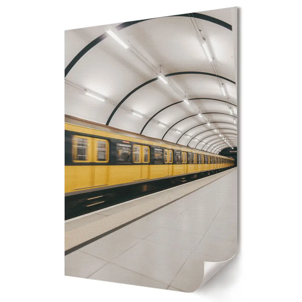 Obraz na płótnie Złoty pociąg w nowoczesnym metrze
