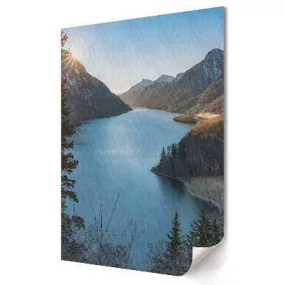 Plakat na materiale polycanvas Spokojny poranek nad górskim jeziorem