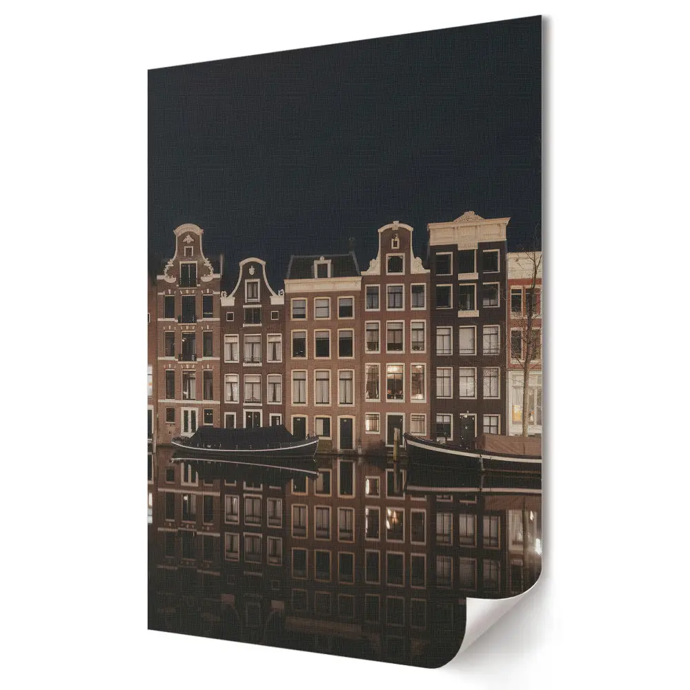 Stylowy plakat na ścianę Nocne odbicie amsterdamskich kamienic