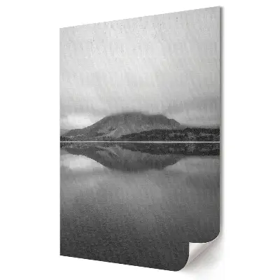 Nowoczesny plakat dekoracyjny Cisza górskiego jeziora w monochromie