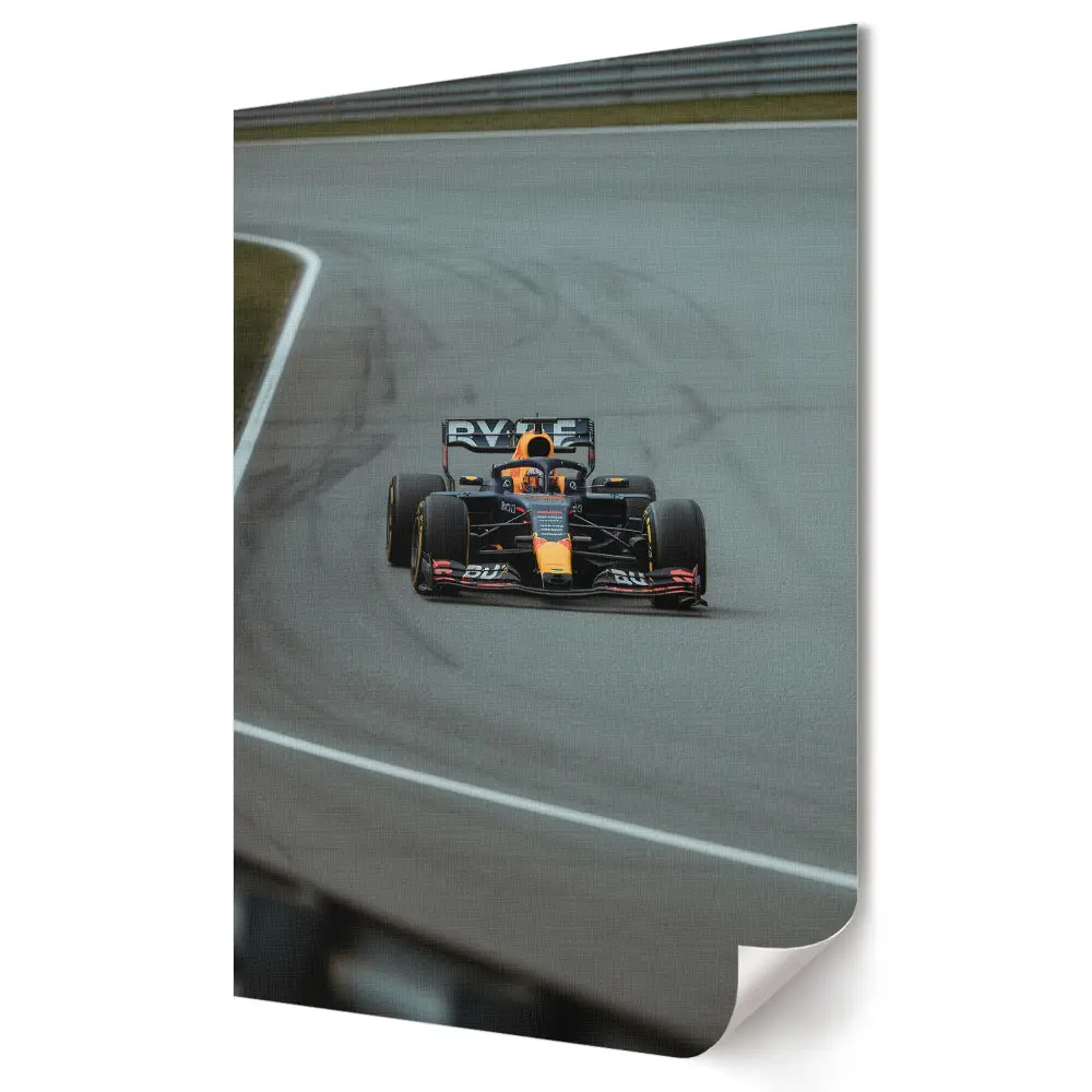 Stylowy plakat na ścianę z wyścigowym samochodem na torze Formuły 1