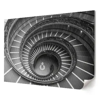 Plakat ścienny premium W spiralnej klatce schodowej w monochromie