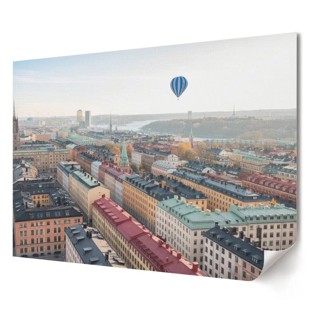 Plakat ścienny premium Widok na miasto z balonem na gorące powietrze