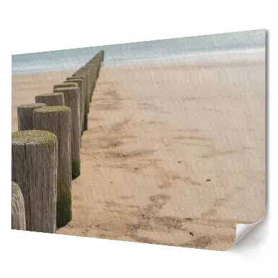 Artystyczny wydruk na płótnie Drewniane pale na plaży nad morzem