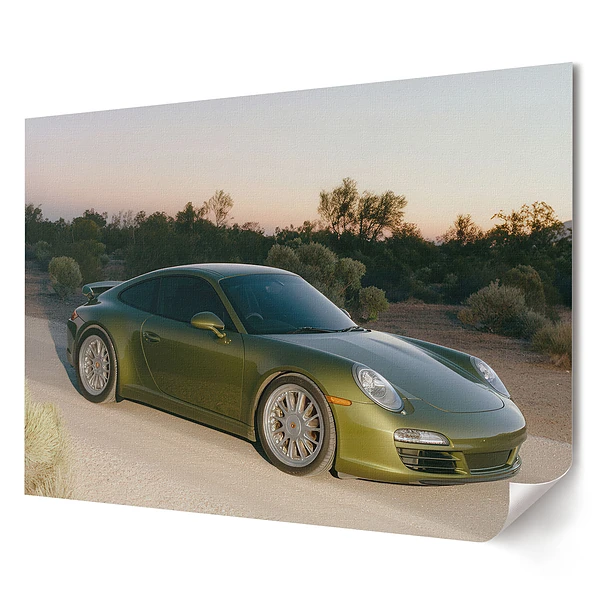 Plakat ścienny premium Zielone Porsche na pustynnej drodze