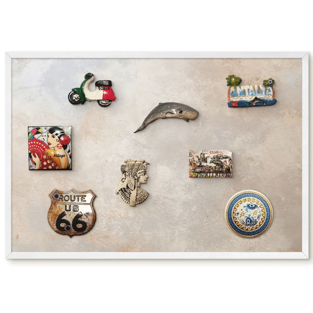 Tablica na magnesy w białej ramie z minimalistyczną beżowo-szarą teksturą