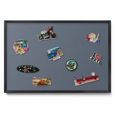 Tablica magnetyczna na magnesy z podróży Kolor chłodny szary