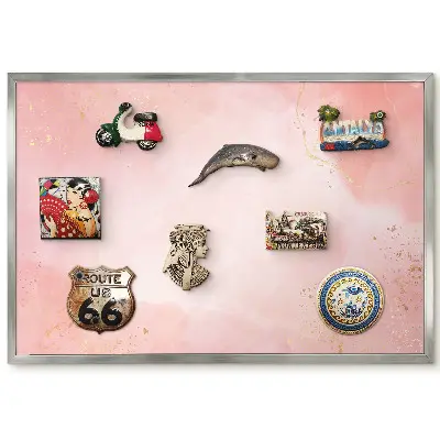 Tablica magnetyczna w srebrnej ramie z różowym wzorem